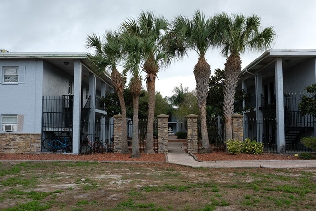 Keystone Courtyard Apartments