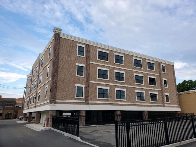 Brand New Fairfield Metro At Floral Park