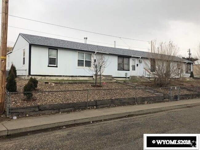 Building Photo - 1121-1133 Nebraska Avenue Unit 1129 S. Nebraska Rental