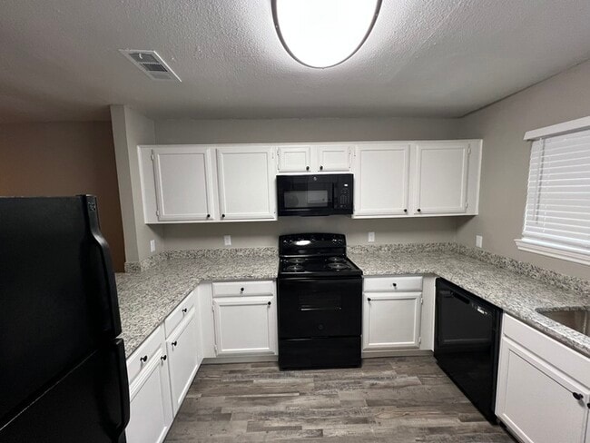 Photo - 3926 Wymess Dr