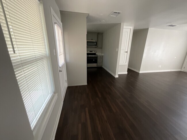 Photo - 405 E Pine Ave