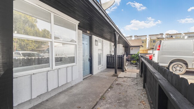 Photo - 1665 Northwood St