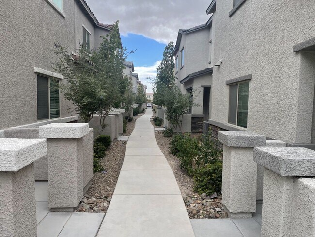 Photo - Gorgeous 3br/2.5ba in Gated Community!