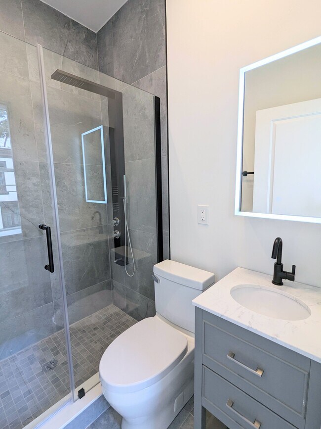 Photo - 2601 W Oxford St Unit 1