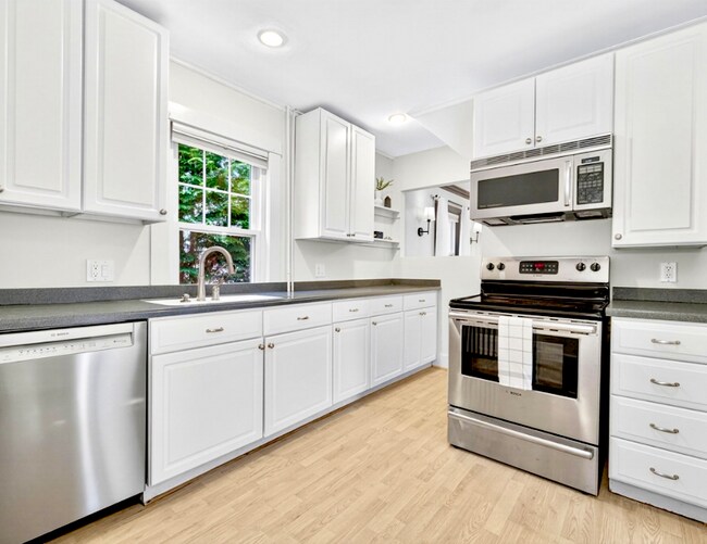 39 R Twitchell St