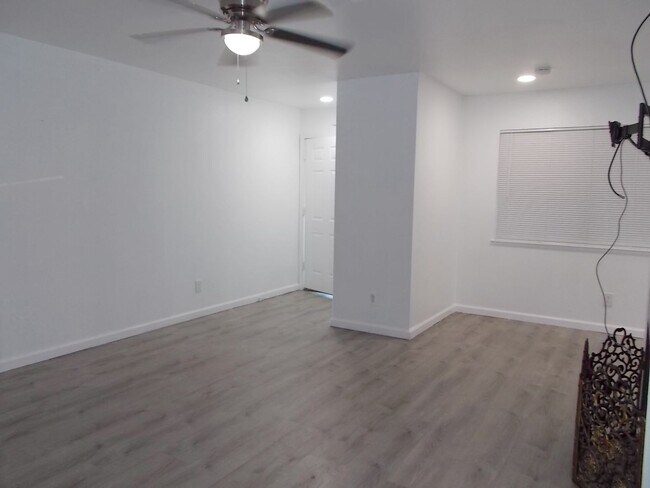 Photo - 6208 Ilanos Ln Unit B