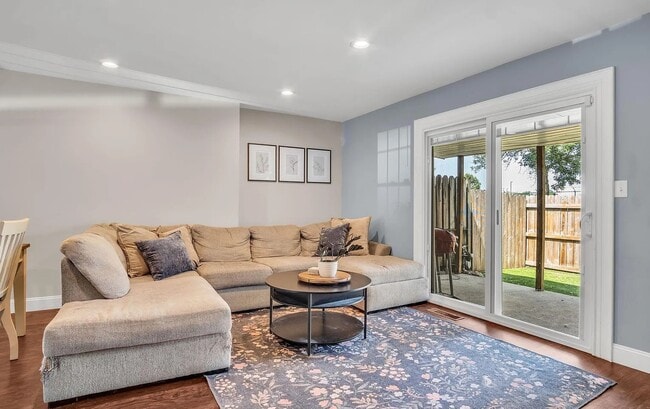 Photo - 951 E Maple St