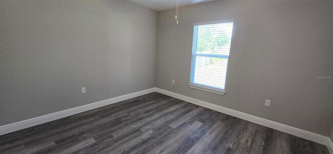 Photo - 211 Oak Ln Cir