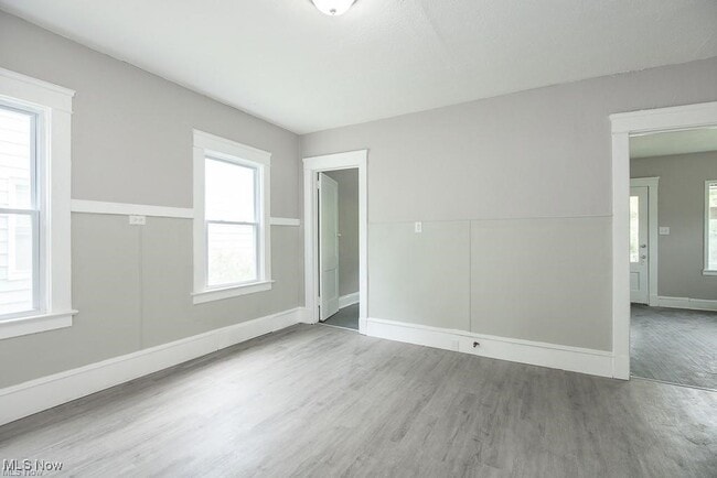 Photo - 15517 Kipling Ave