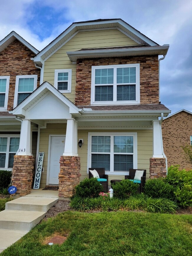 Photo - Highly desirable end unit in sought after Cobblestone in Goodlettsville!