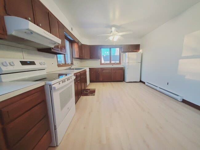 Building Photo - 16 Harold Ave Unit 2