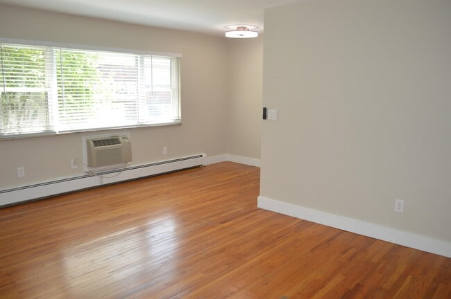 Photo - 455 Fairview Ave Unit 9