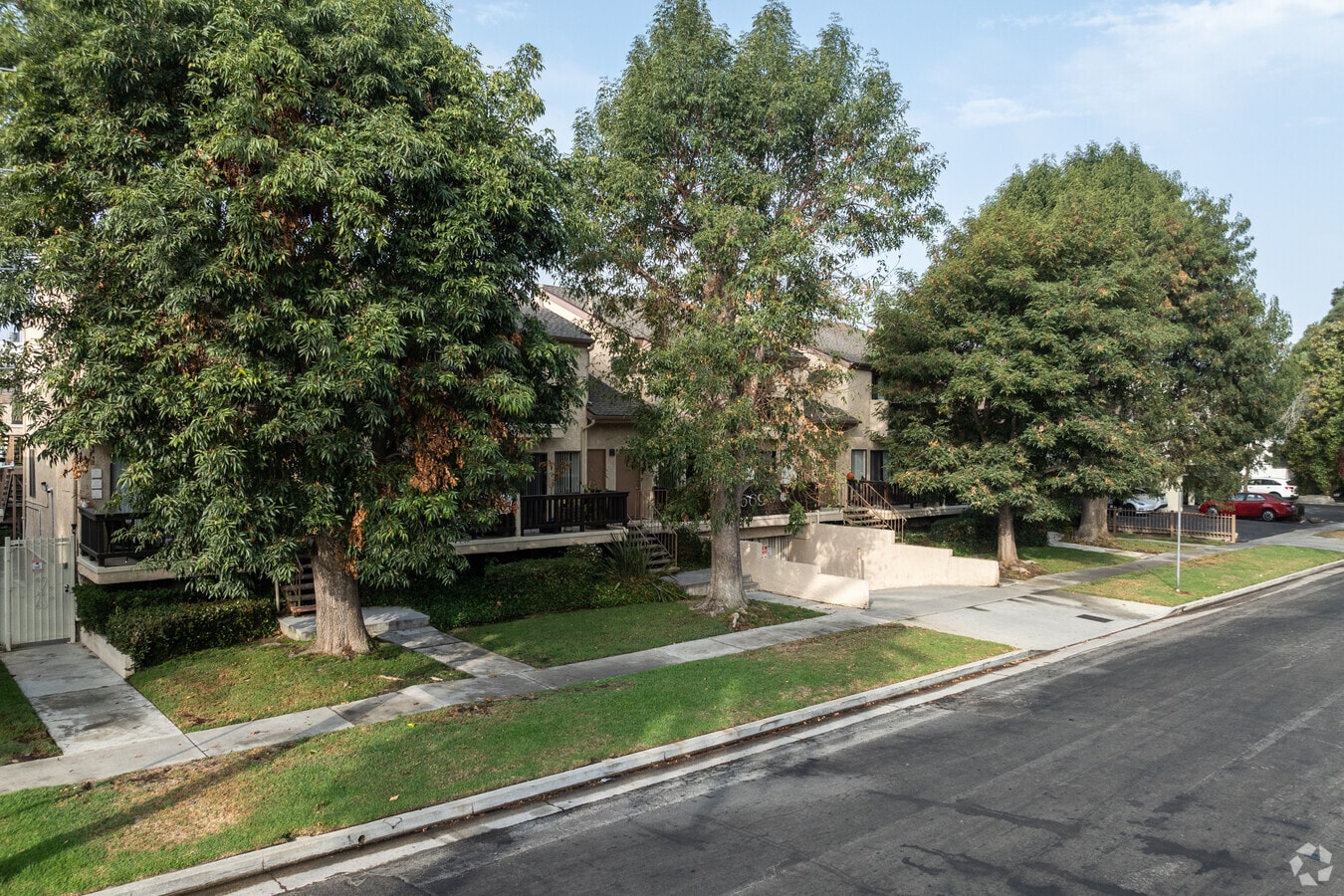 Building Exterior - 3669 Westwood