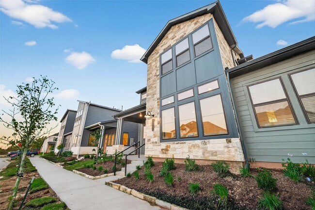 Photo - 1111 Mercantile St