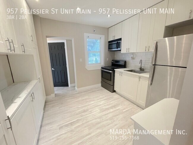 Photo - BEAUTIFULLY RENOVATED 3BEDROOM/2BATH MAIN UNIT+ HYDRO Unit 957 Pelissier  MAIN