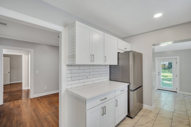 Photo - 415 E 65th St
