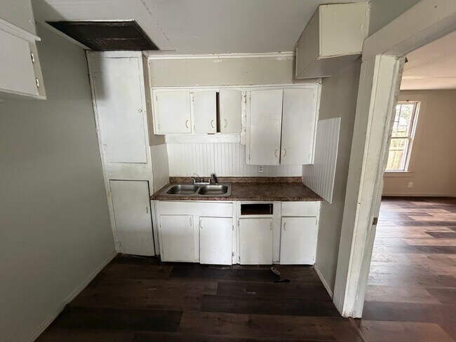 Photo - 433 Yarborough St