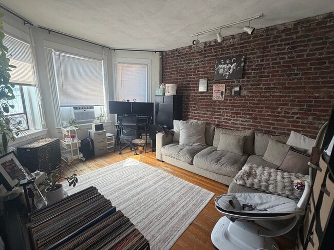 Building Photo - 107 Jersey St Unit 7-18