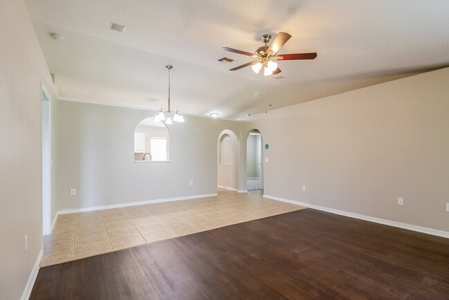 Photo - 559 Grand Royal Cir