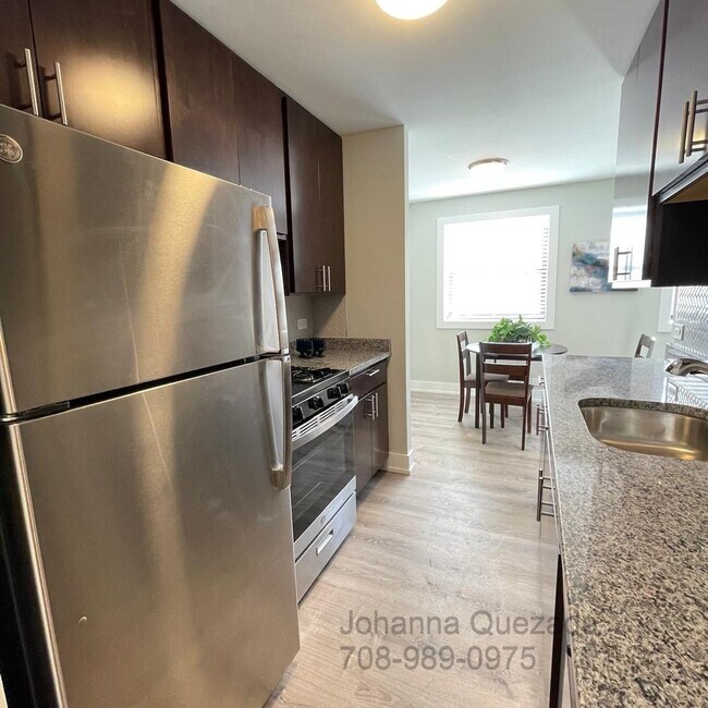 Photo - 530 W Surf St