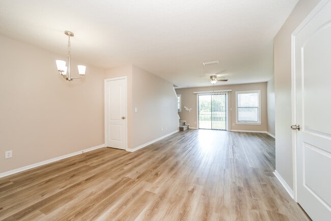 Photo - 507 Cabernet Pl