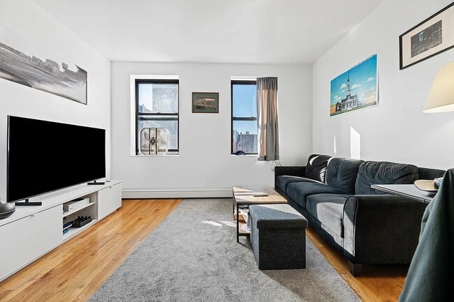 Building Photo - 193 E 4th St Rental