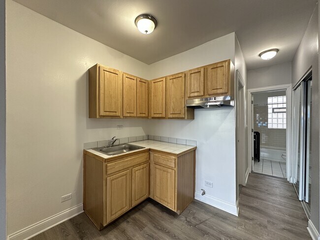 Photo - 4756 N Maplewood Ave Unit 201