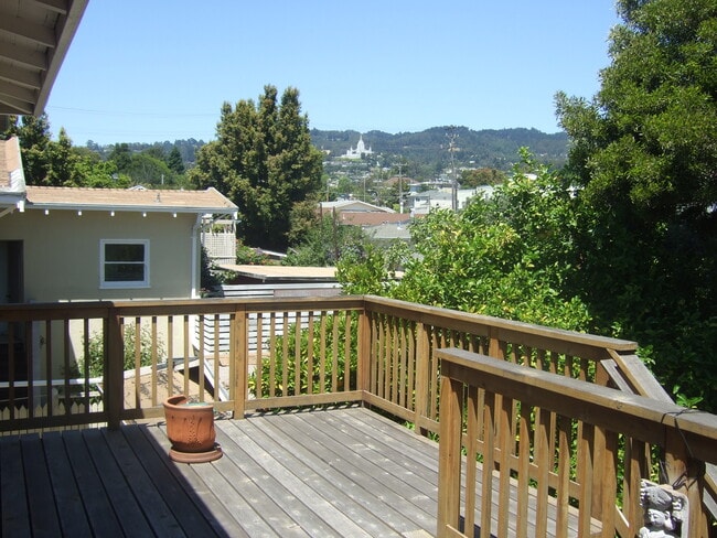 Building Photo - 3440 Laguna Ave Unit Upper