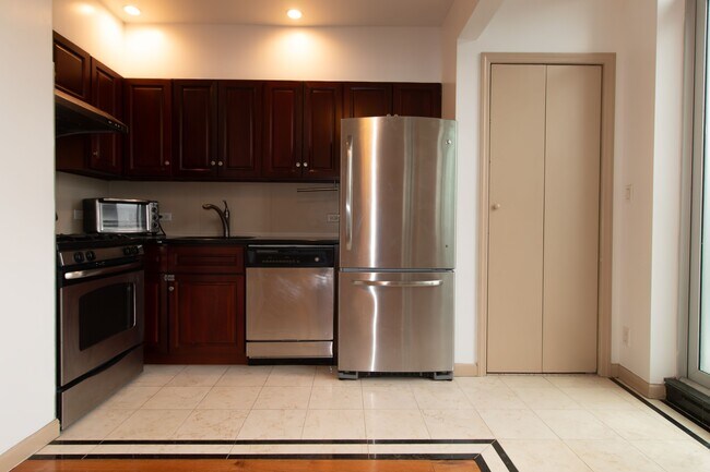 Photo - 1635 Lexington Ave