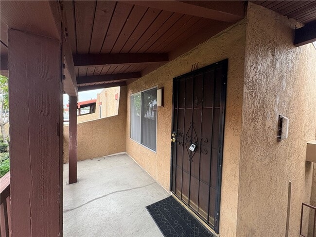 Building Photo - 1030 W MacArthur Blvd Unit 116 Rental