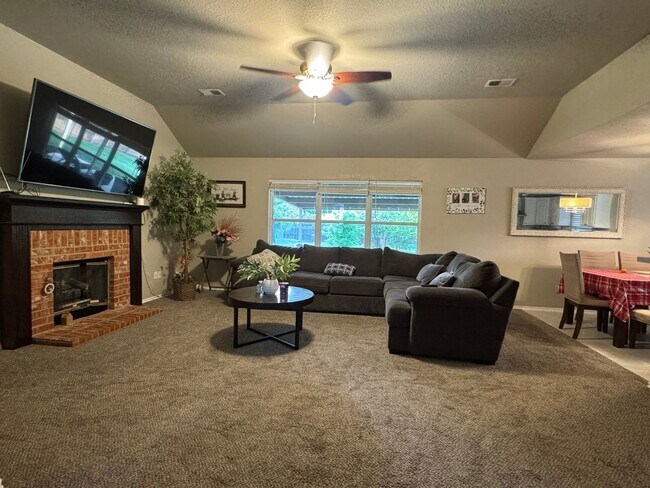 Photo - Spacious 4BR House in Oklahoma City & Deer...