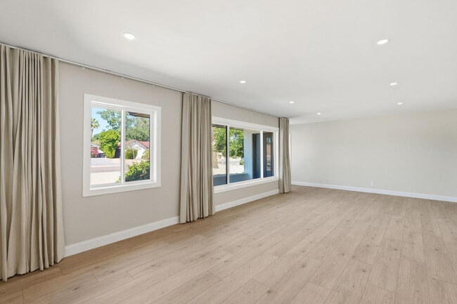 Photo - 6819 E Paradise Pkwy