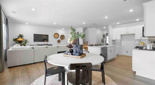 Photo - 555 Red Dragon Dr