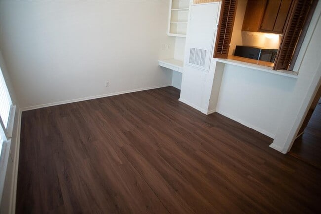 Building Photo - 3000 Guadalupe St Unit 208