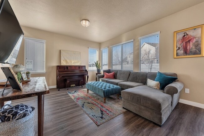 Photo - 3234 W Desert Lily Dr
