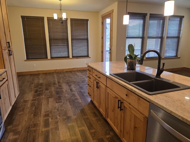Photo - 189 Redstone Dr