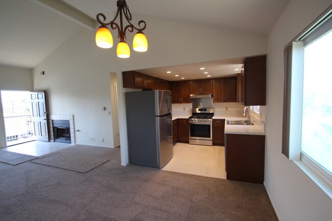 Building Photo - 119 Loma Vista St Unit 5