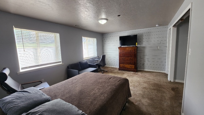 8543 Poison Oak Dr
