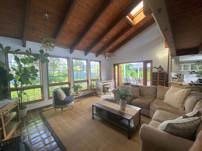 Photo - 138 Serafin St