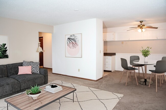 Building Photo - Burgundy And Hillsboro Rental