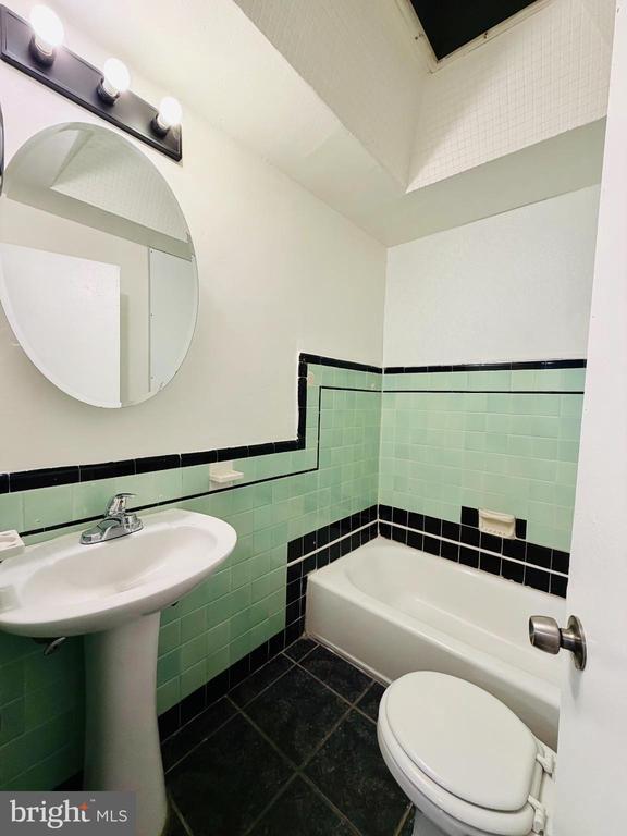 Photo - 607 E Carver St