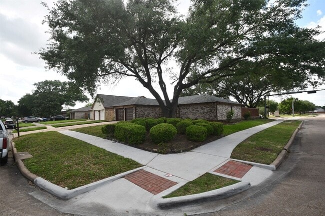 Building Photo - 1302 Gentle Bend Dr