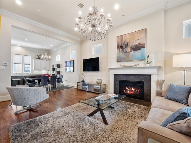 Building Photo - 249 E 27th St