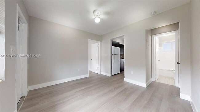 Photo - 891 SW 5th St Unidad 4