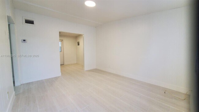 Photo - 841 NW 12th Ave Unidad 1