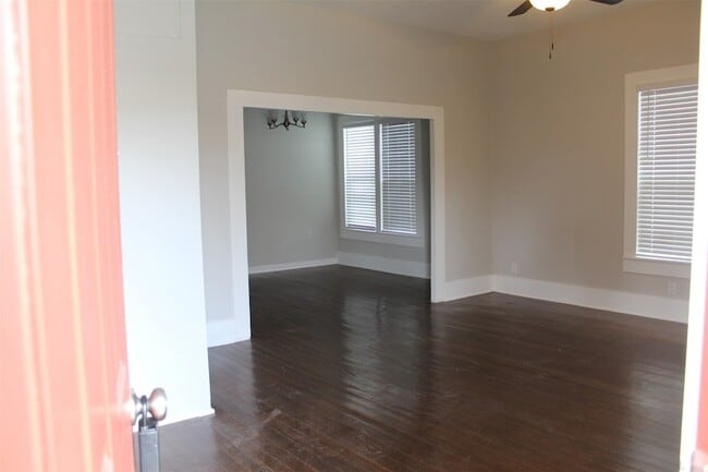 Photo - 402 Granberry St