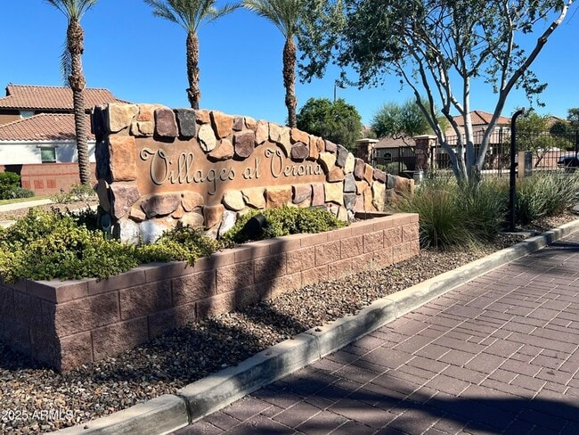 Photo - 836 E Constance Wy