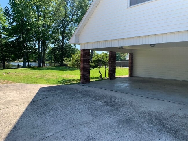 Photo - Single Family 4 BR 3.5 BA 0.7 Acres Water Front