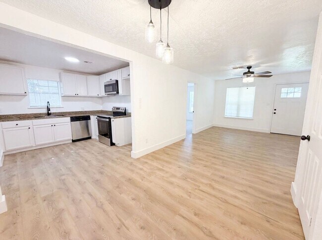 1808 NW Kingsbury Ave