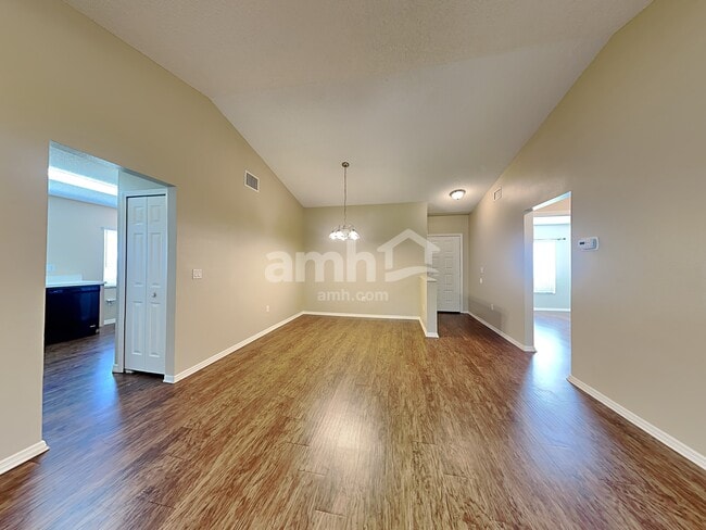 Photo - 422 Abigail Rd
